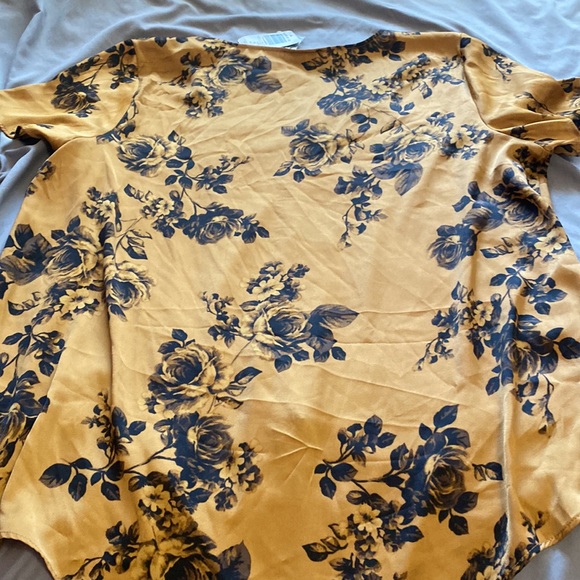 Satin blouse - Picture 7 of 7